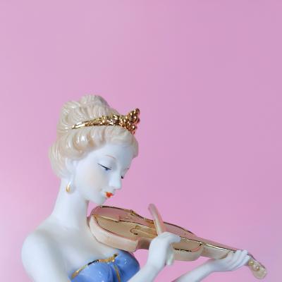 Tượng Sứ Châu Âu - Cô Gái Đánh Đàn Violin